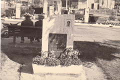 119-Il-Cippo-dove-Mori-Serse-Coppi-il-Fratello-di-fausto-Coppi-a-Torino-Ciclotour-Dolomiti-1955