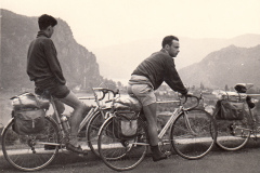 126-Enzo-e-Giovanni-sulla-strada-intorno-al-Lago-di-Lugano-Ciclotour-Dolomiti-1955