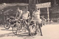 138-Marcello-Enzo-Giovanni-sul-Passo-Della-Mendola-Ciclotour-Dolomiti-1955