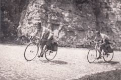 139-Giovanni-e-Marcello-in-salita-sul-Passo-del-Tonale-Ciclotour-Dolomiti-17-Agosto-1955