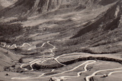 151-Strada-del-Passo-Pordoi-verso-le-Dolomiti-Ampezzane-Ciclotour-Dolomiti-1955
