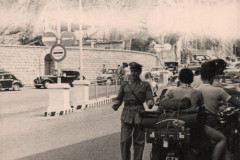 252-Frontiera-Italia-Francia-a-Chiasso-Pellegrinaggio-a-Lourdes-in-Bicicletta-1956
