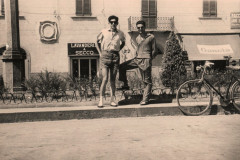 254-Enzo-Marcello-Piazza-della-Liberta-a-Pontedera-sono-ritornati-dal-Pellegrinaggio-a-Lourdes-in-Bicicletta-1956