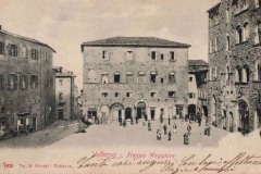 5367volterra piazza maggiore animata